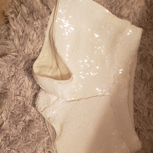 Guess sequin shorts - Picture 2 of 4
